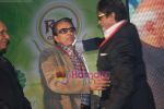 Amitabh Bachchan, Dharmendra at Lions Gold Awards in Bhaidas Hall on 14th Jan 2010 (8).JPG